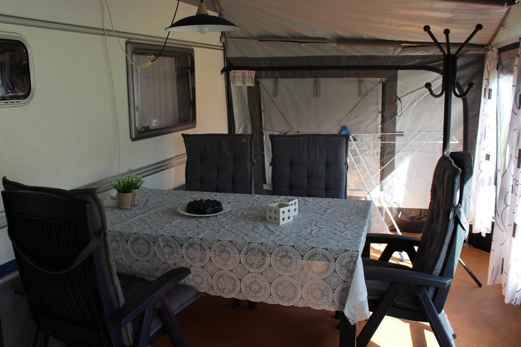 Caravan 'T Koekoeksnest Ахтекерке Номер фото